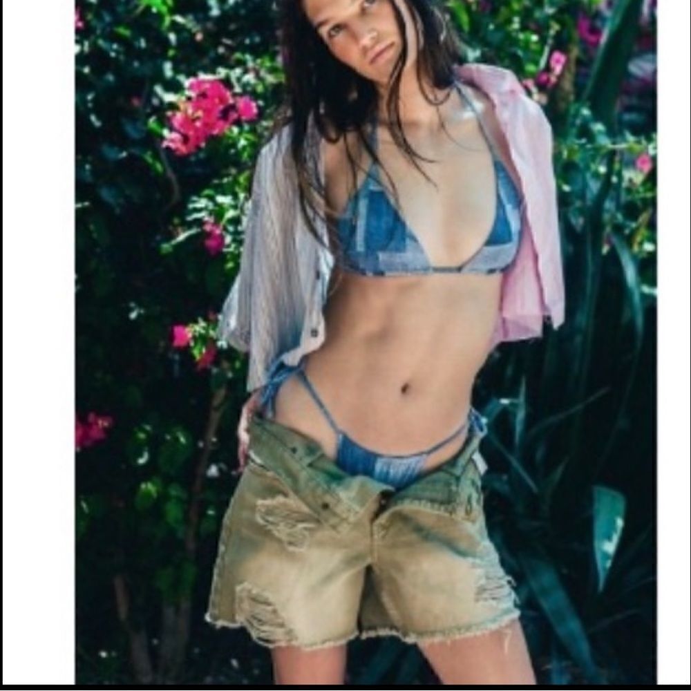 BDG dropped rise distressed denim shorts size 25 NWT